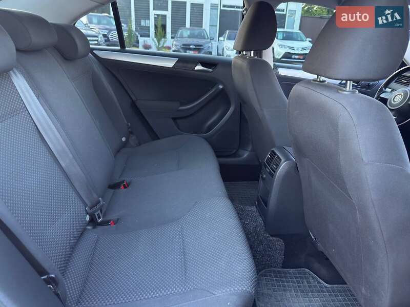 Седан Volkswagen Jetta 2012 в Харькове