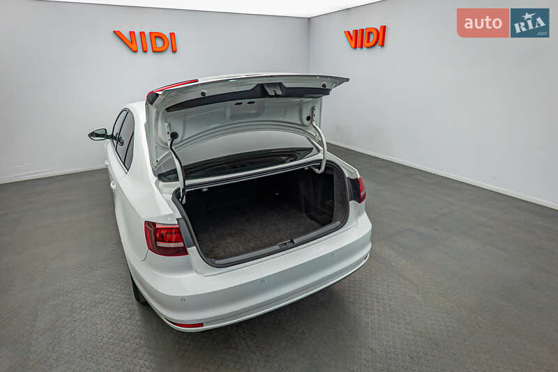 Седан Volkswagen Jetta 2016 в Киеве