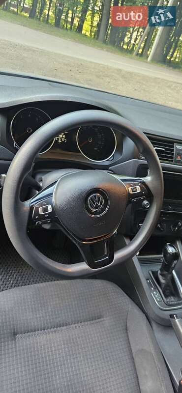 Седан Volkswagen Jetta 2016 в Львове