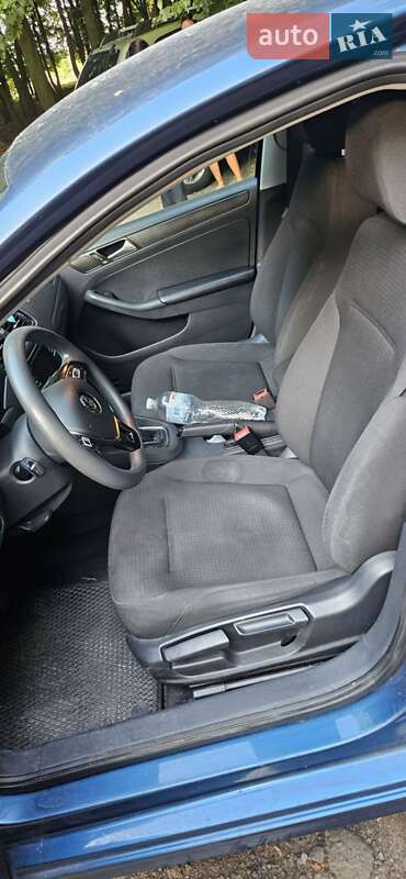 Седан Volkswagen Jetta 2016 в Львове