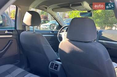 Седан Volkswagen Jetta 2009 в 