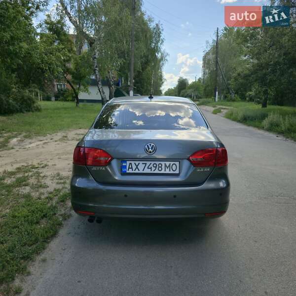 Седан Volkswagen Jetta 2011 в Харькове