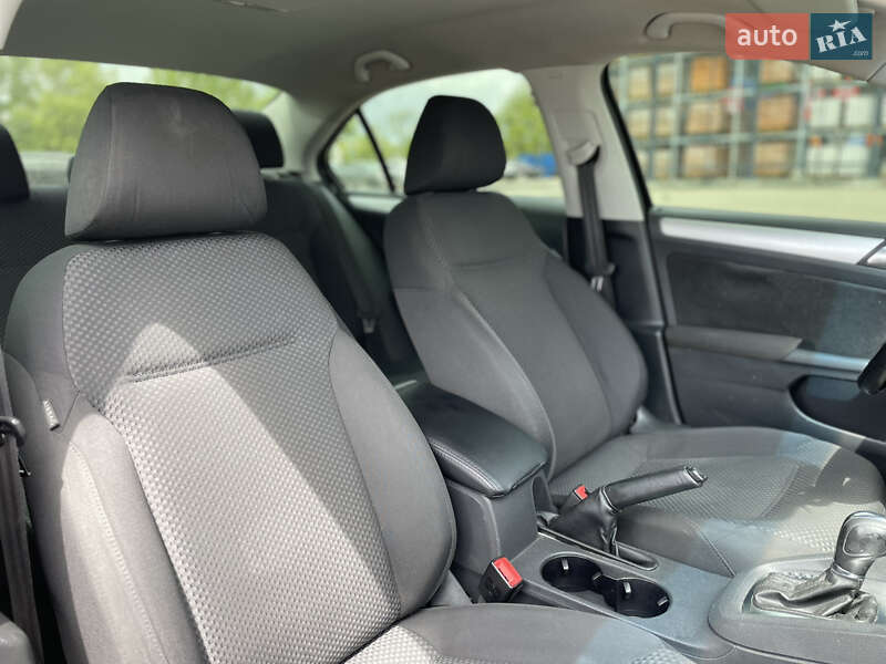 Седан Volkswagen Jetta 2012 в Николаеве