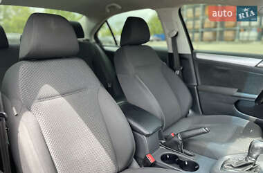 Седан Volkswagen Jetta 2012 в 