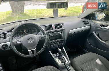 Седан Volkswagen Jetta 2012 в 