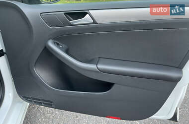 Седан Volkswagen Jetta 2014 в 