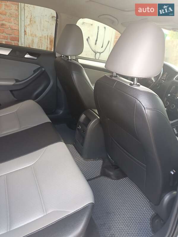 Седан Volkswagen Jetta 2013 в Сквирі