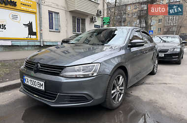 Седан Volkswagen Jetta 2012 в 