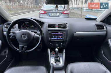 Седан Volkswagen Jetta 2012 в 
