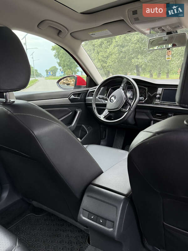 Седан Volkswagen Jetta 2018 в Ромнах фото 12 Седан Volkswagen Jetta 2018 в Ромнах