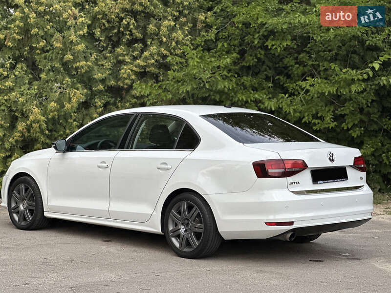 Седан Volkswagen Jetta 2016 в Києві