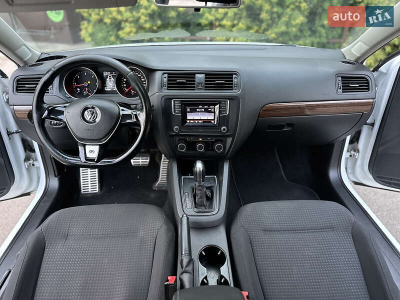 Седан Volkswagen Jetta 2016 в Києві