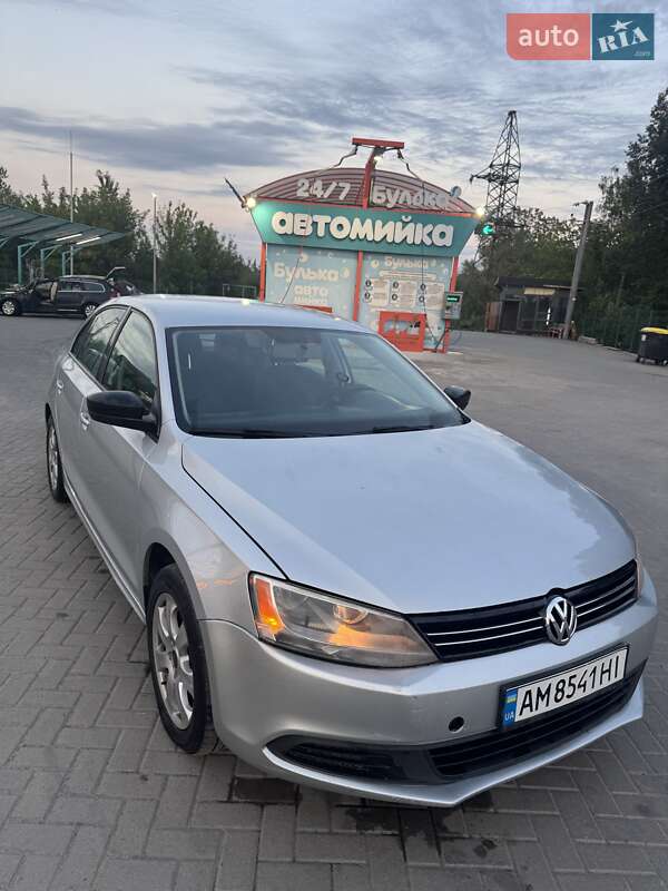 Седан Volkswagen Jetta 2013 в Житомире
