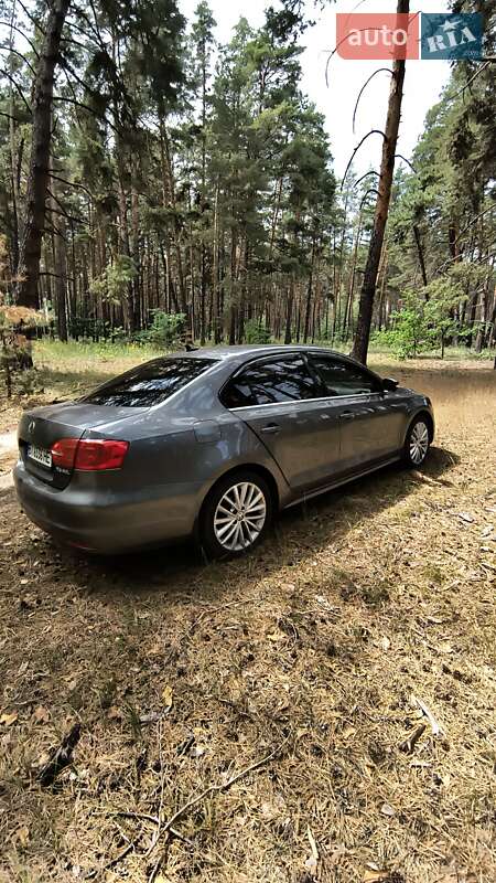 Седан Volkswagen Jetta 2012 в Полтаві