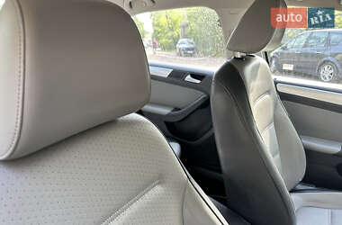 Седан Volkswagen Jetta 2013 в 