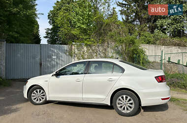 Седан Volkswagen Jetta 2013 в Львові