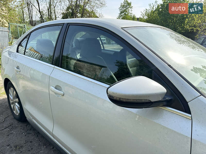 Седан Volkswagen Jetta 2013 в Львове