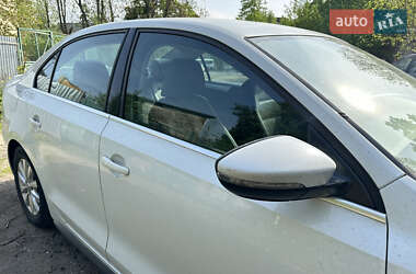 Седан Volkswagen Jetta 2013 в 