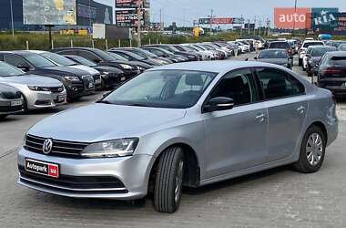 Седан Volkswagen Jetta 2015 в Львові