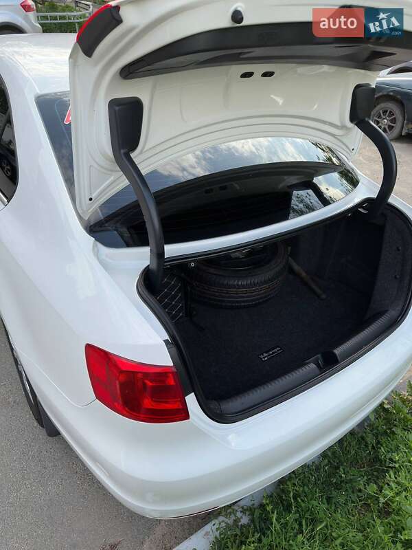 Седан Volkswagen Jetta 2013 в Харкові