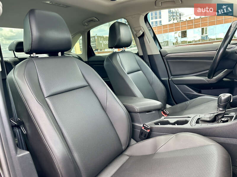 Седан Volkswagen Jetta 2019 в Києві