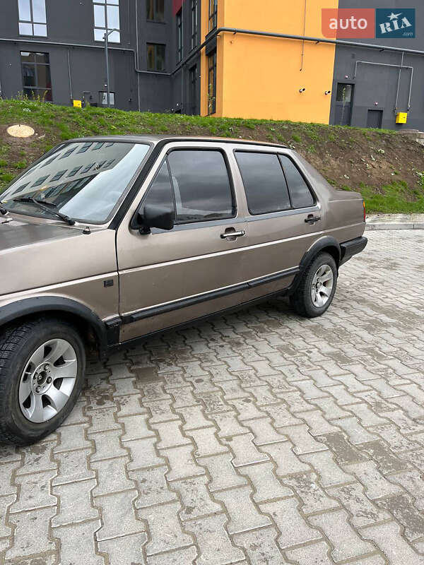 Седан Volkswagen Jetta 1986 в Ровно