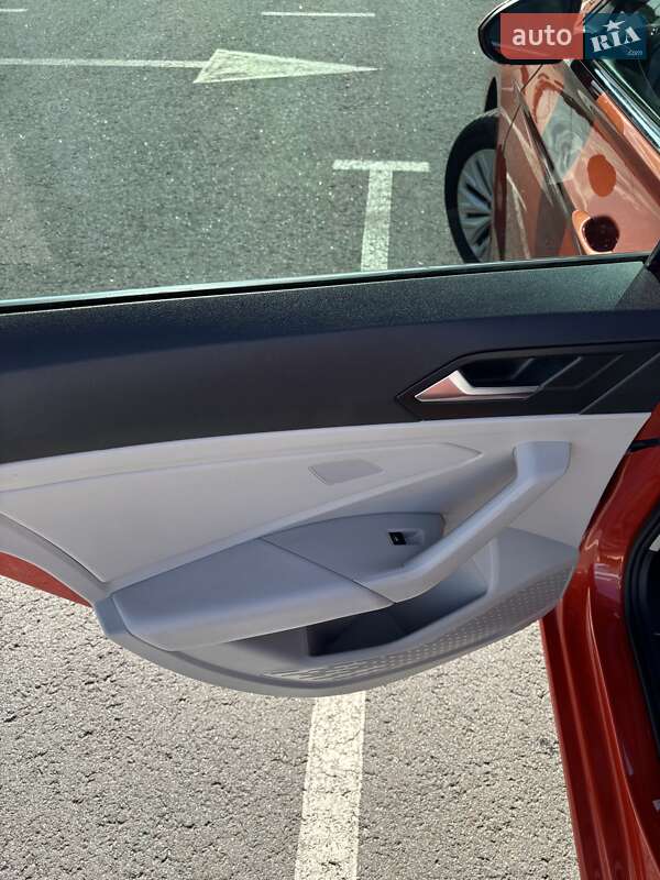 Седан Volkswagen Jetta 2019 в Львове