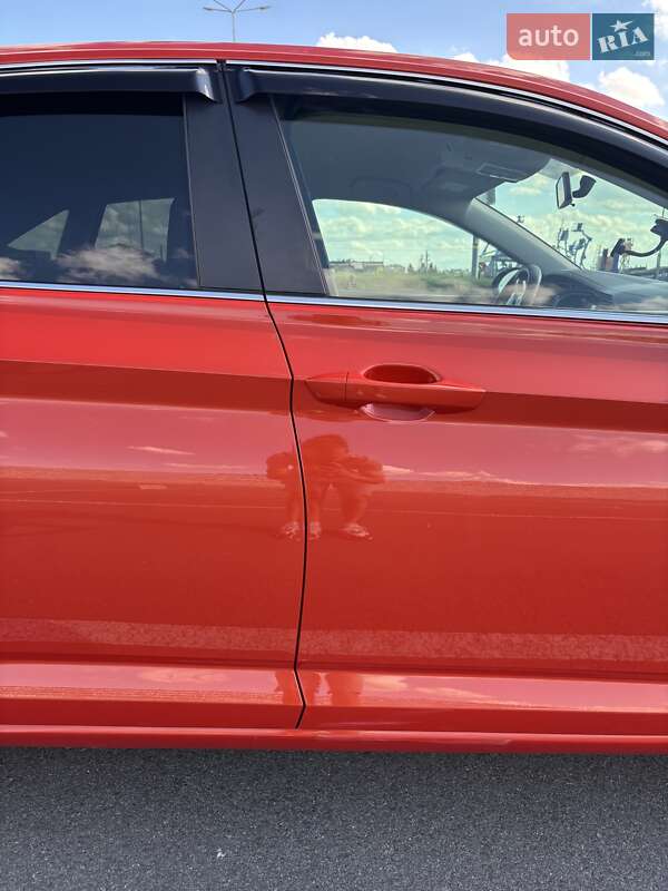 Седан Volkswagen Jetta 2019 в Львове