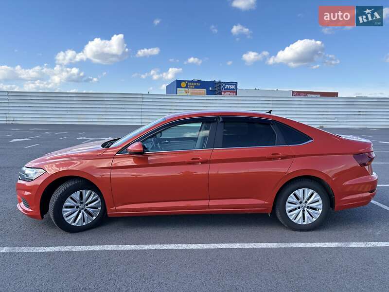 Седан Volkswagen Jetta 2019 в Львове