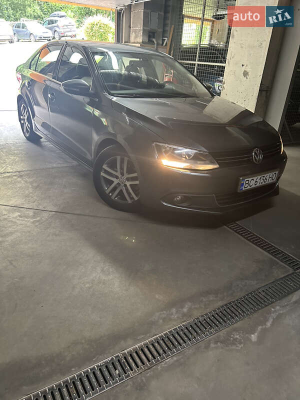 Седан Volkswagen Jetta 2012 в Львове