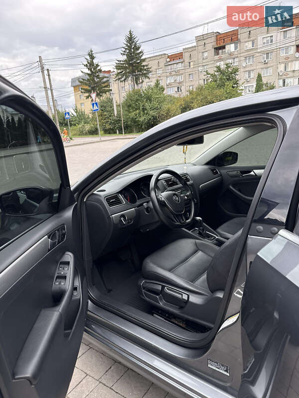 Седан Volkswagen Jetta 2017 в Львове