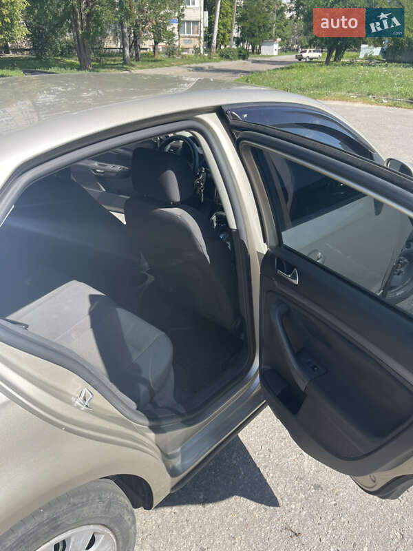 Седан Volkswagen Jetta 2006 в Харькове