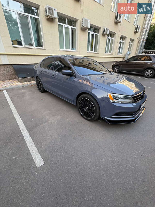 Седан Volkswagen Jetta 2015 в 