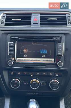 Седан Volkswagen Jetta 2013 в 