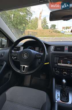 Седан Volkswagen Jetta 2013 в 