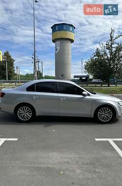 Седан Volkswagen Jetta 2013 в 