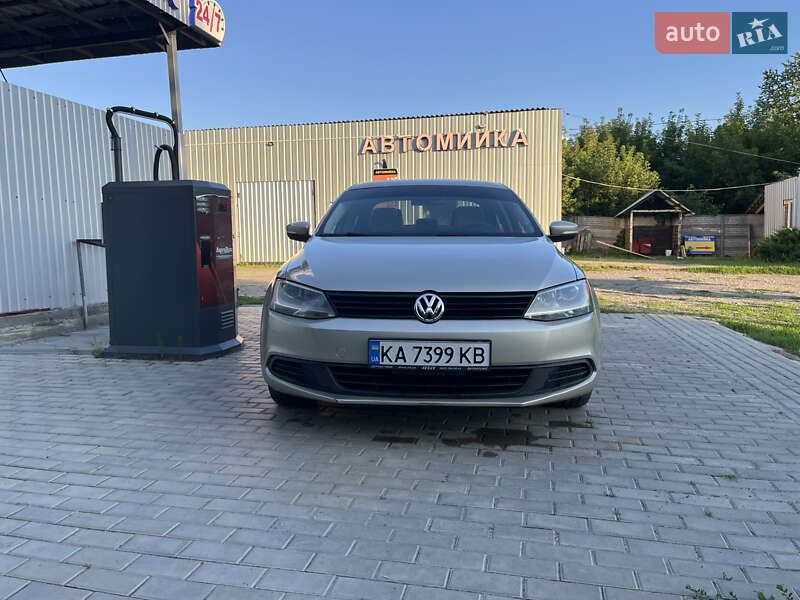 Седан Volkswagen Jetta 2014 в Тетієві