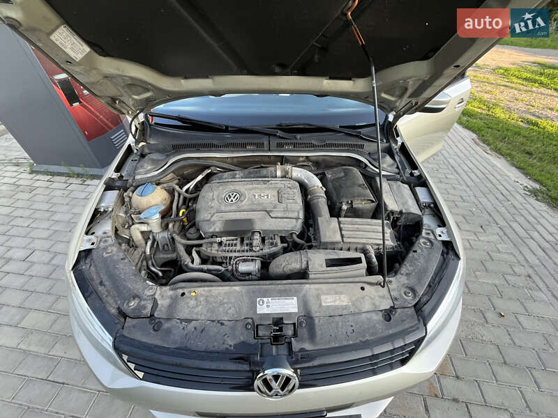 Седан Volkswagen Jetta 2014 в Тетієві