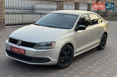 Седан Volkswagen Jetta 2011 в 