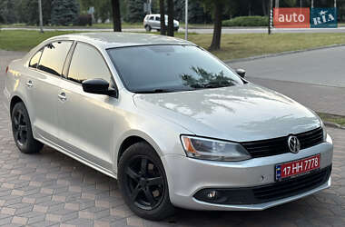 Седан Volkswagen Jetta 2011 в 