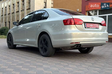 Седан Volkswagen Jetta 2011 в 