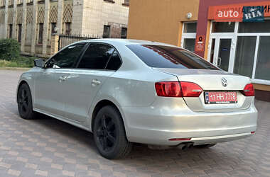 Седан Volkswagen Jetta 2011 в 