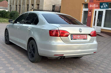 Седан Volkswagen Jetta 2011 в 