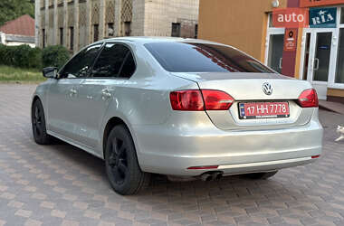 Седан Volkswagen Jetta 2011 в 