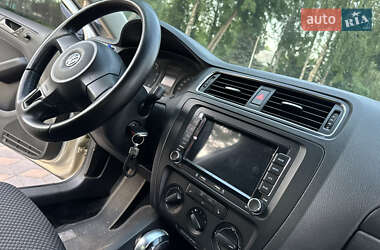 Седан Volkswagen Jetta 2011 в 
