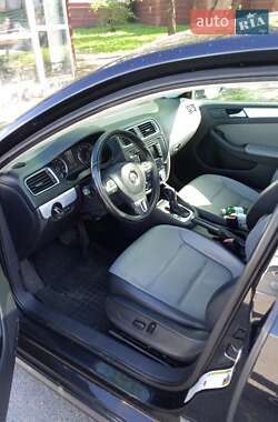 Седан Volkswagen Jetta 2013 в 