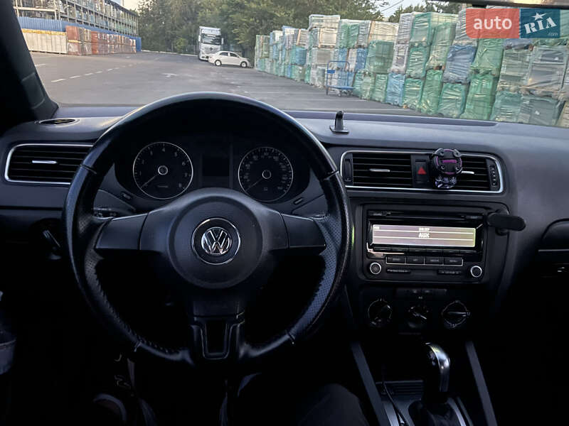 Седан Volkswagen Jetta 2014 в Дніпрі фото 2 Седан Volkswagen Jetta 2014 в Дніпрі