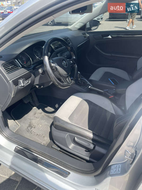 Седан Volkswagen Jetta 2016 в Полтаві