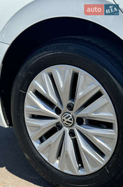 Седан Volkswagen Jetta 2019 в Киеве