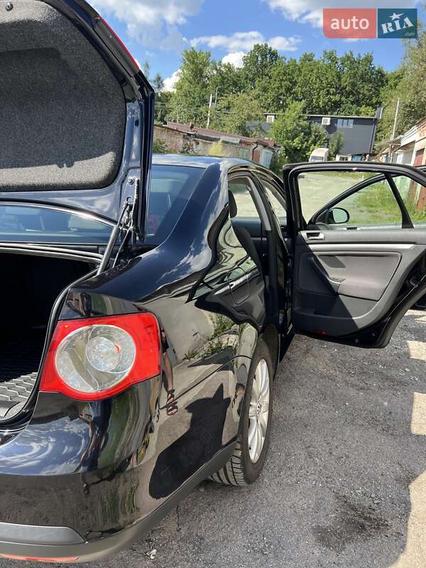 Седан Volkswagen Jetta 2008 в Тернополі